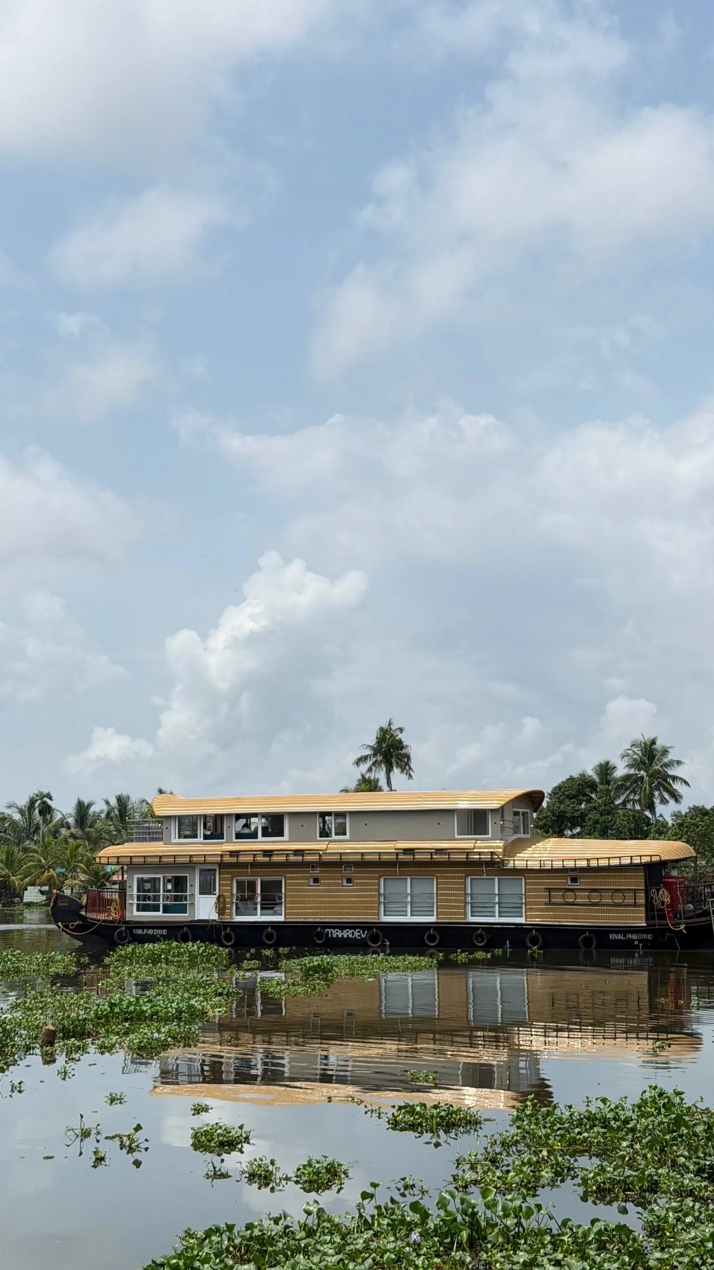Scenic wide view of Mahadeva premium houseboat at Alappuzha backwaters