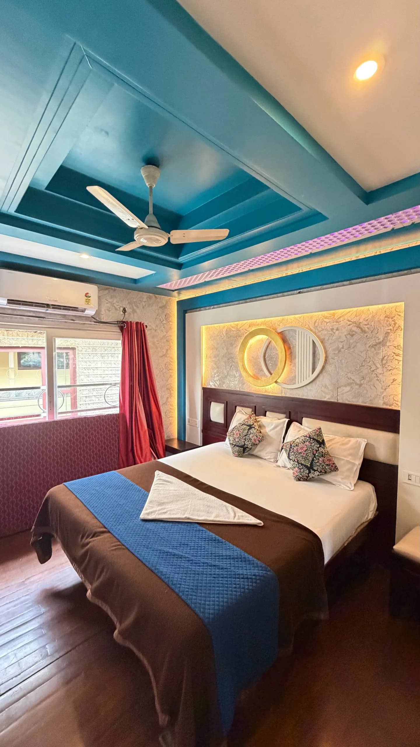 Cozy and elegant second bedroom on Vinayaka premium houseboat